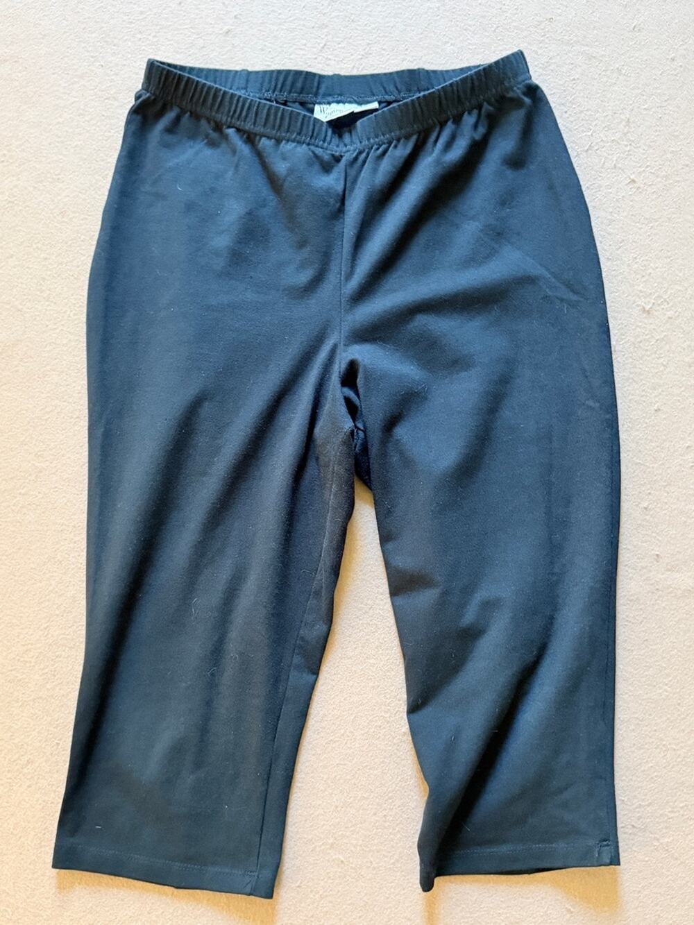 Women in Control Black Capri Pull-On Knit Pants athleisure normcore casual